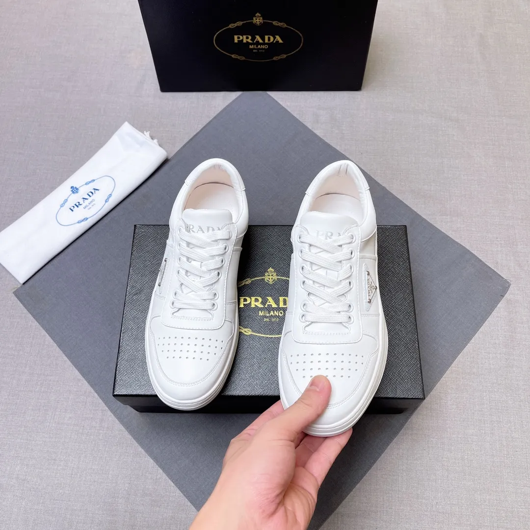 P380 Prada Prada's new men's leather sneakers, the highest version on the market, any comparison is welcome🆚! The original leather has excellent texture and is super high-end! Fetal sheep net lining imported from Italy, removable pad! Luxurious materials and fine workmanship, highly recommended! Code number 38-45 No. 058